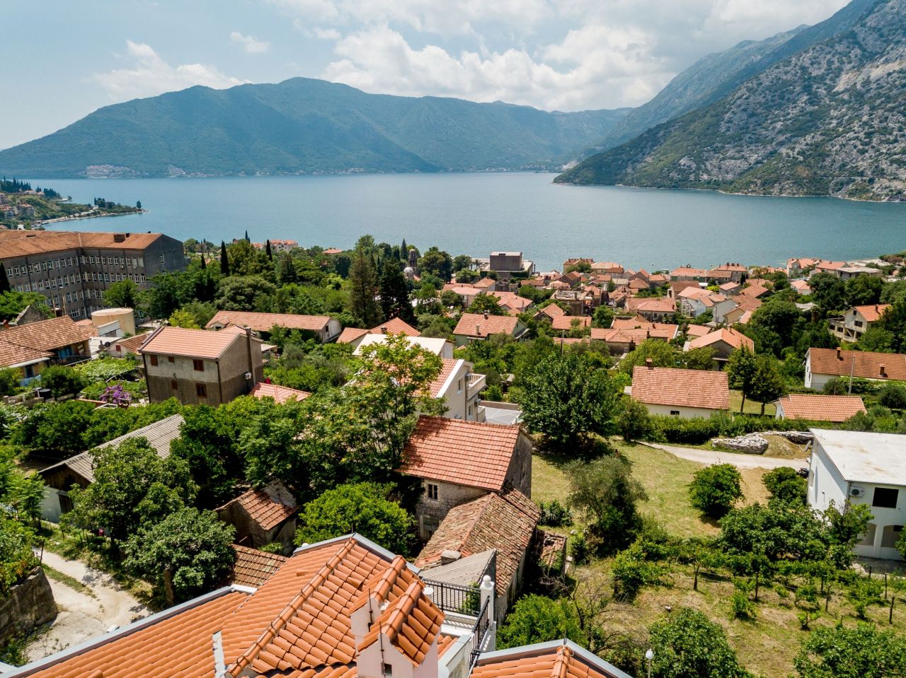 Grundstück in Risan, Montenegro, 890 m2 - Foto 1
