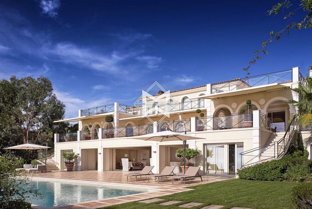 Villa in Cannes, France, 1 260 sq.m - picture 1