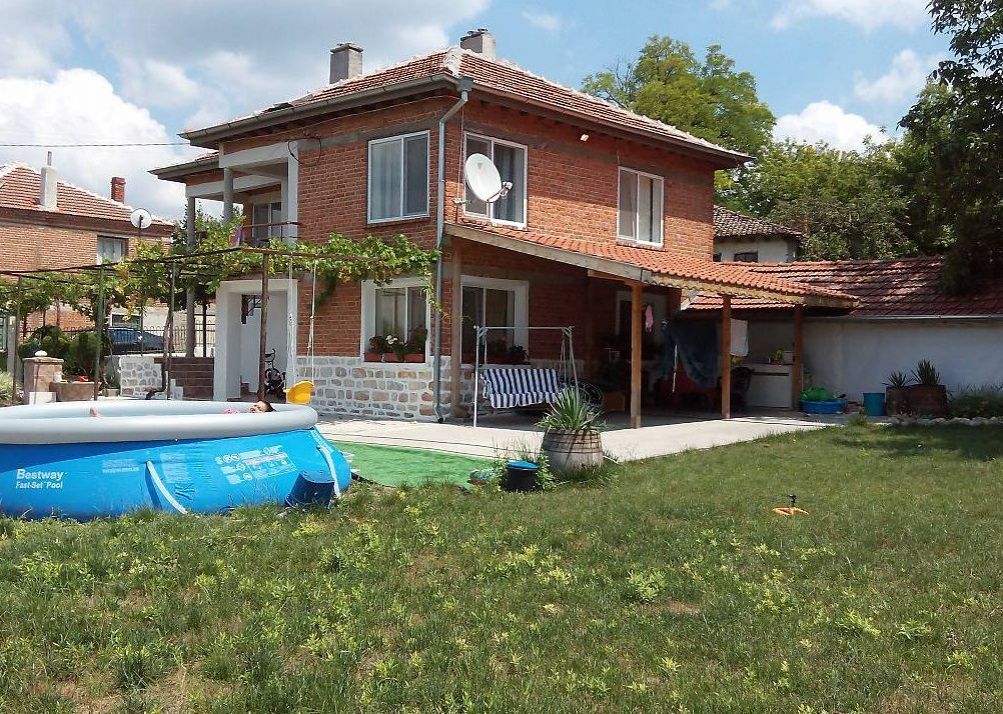 Haus in Jambol, Bulgarien, 170 m2 - Foto 1