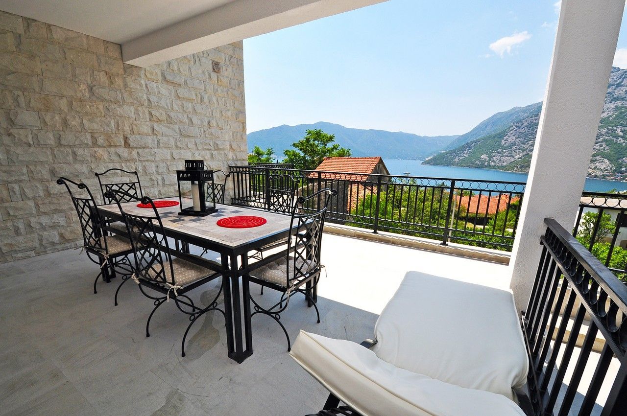 Flat in Risan, Montenegro, 123 sq.m - picture 1