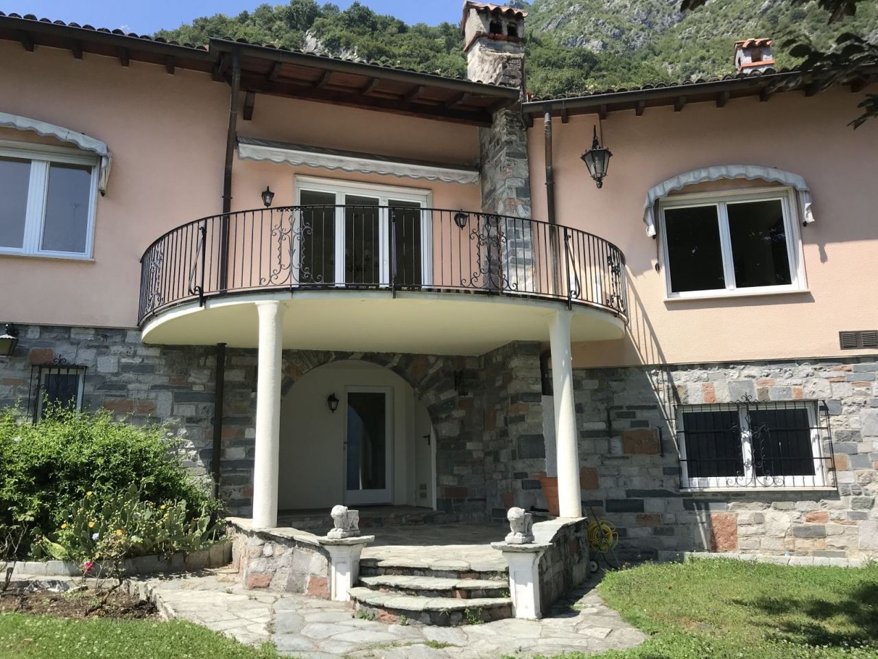Villa in Valsolda, Italy, 400 sq.m - picture 1