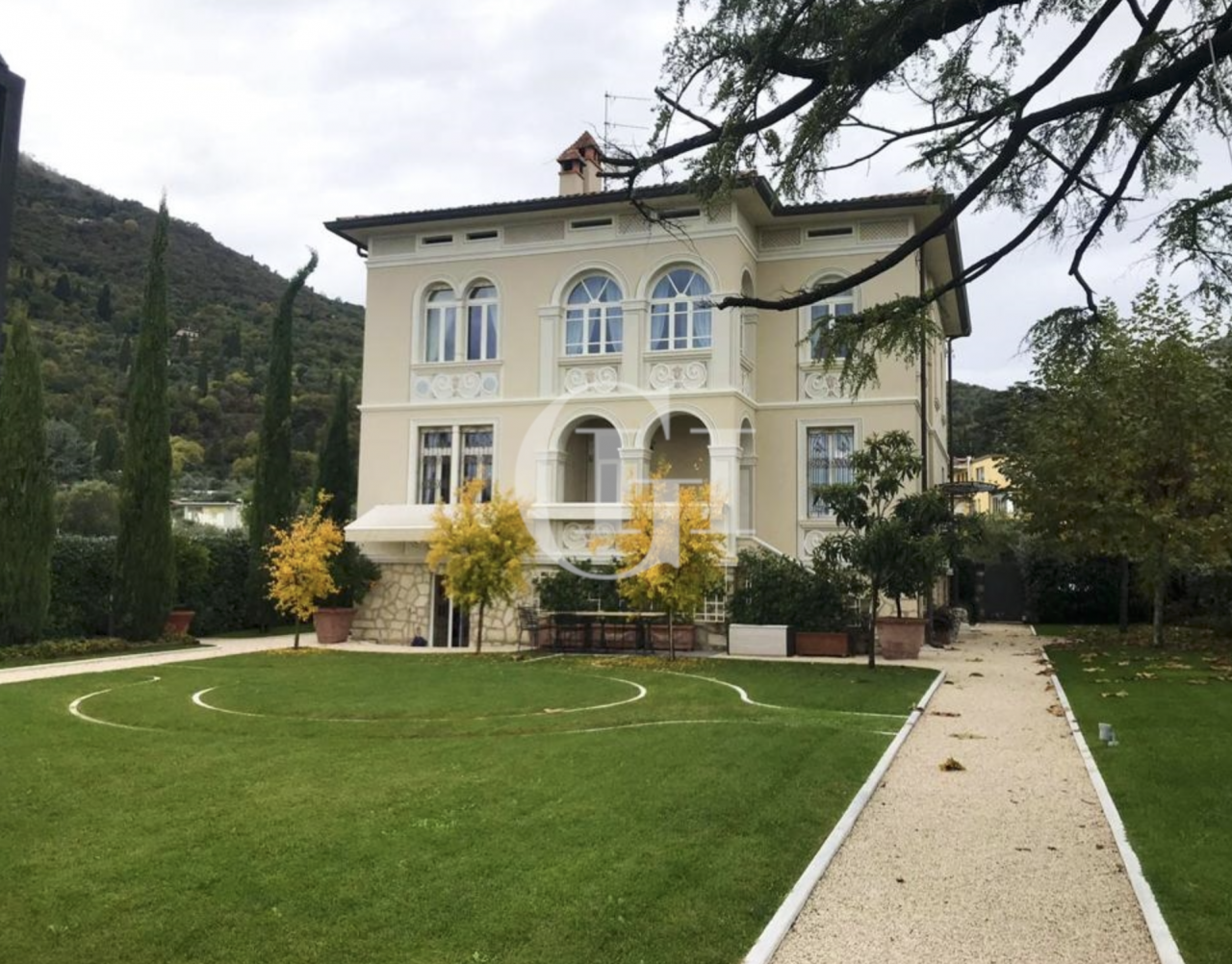 Villa on Lake Garda, Italy, 250 sq.m - picture 1