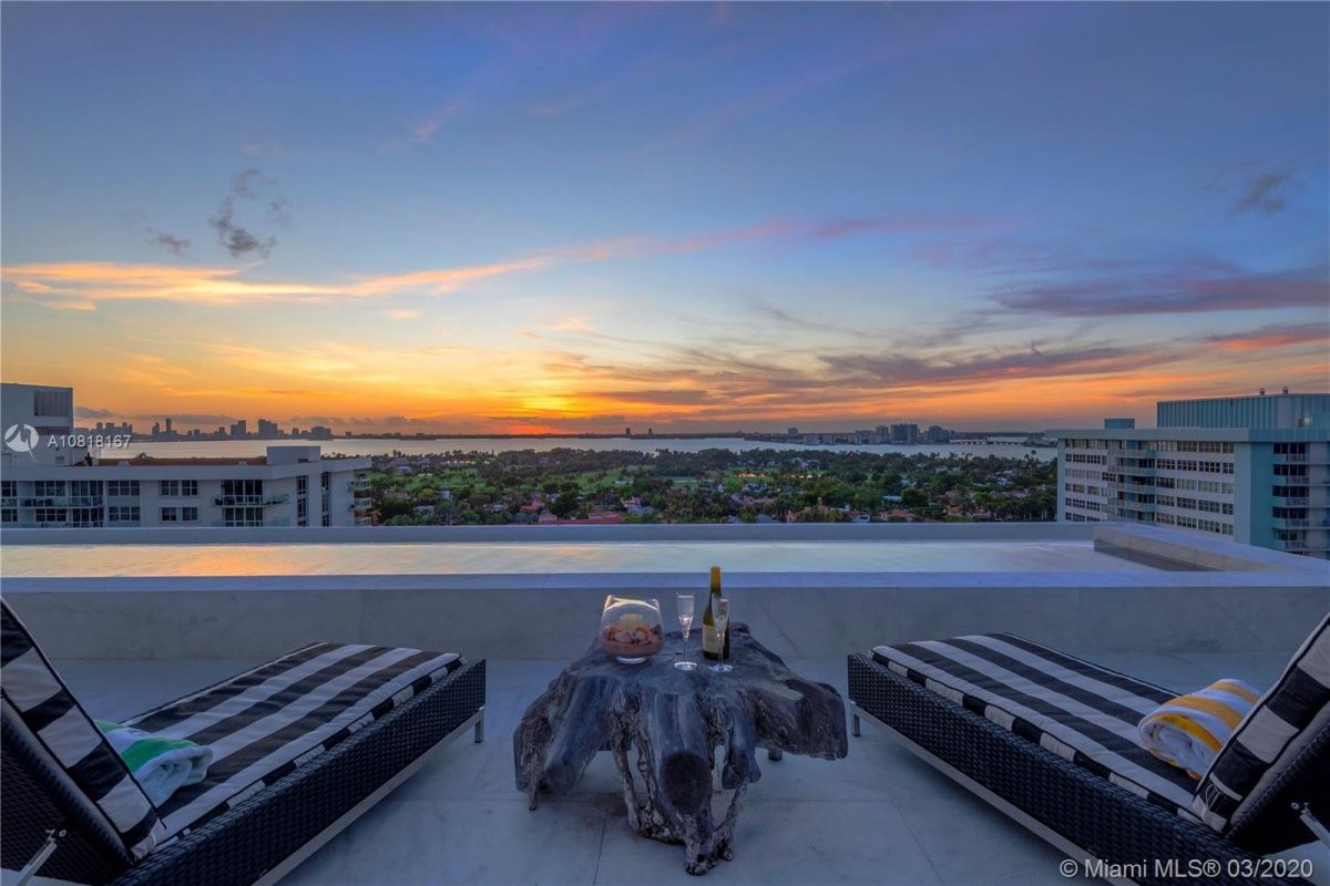 Appartement à Miami, États-Unis, 448 m2 - image 1