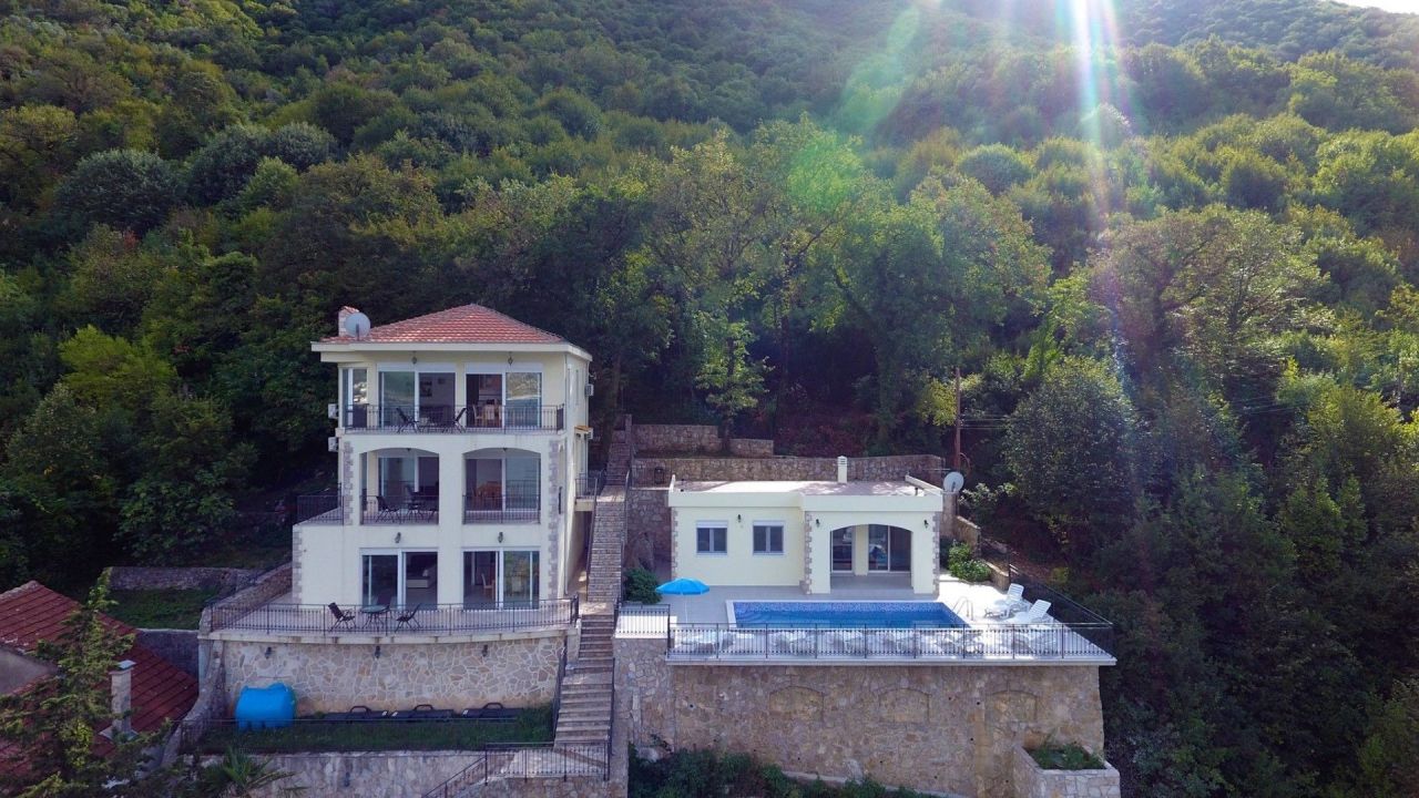 Villa en Kotor, Montenegro, 300 m2 - imagen 1