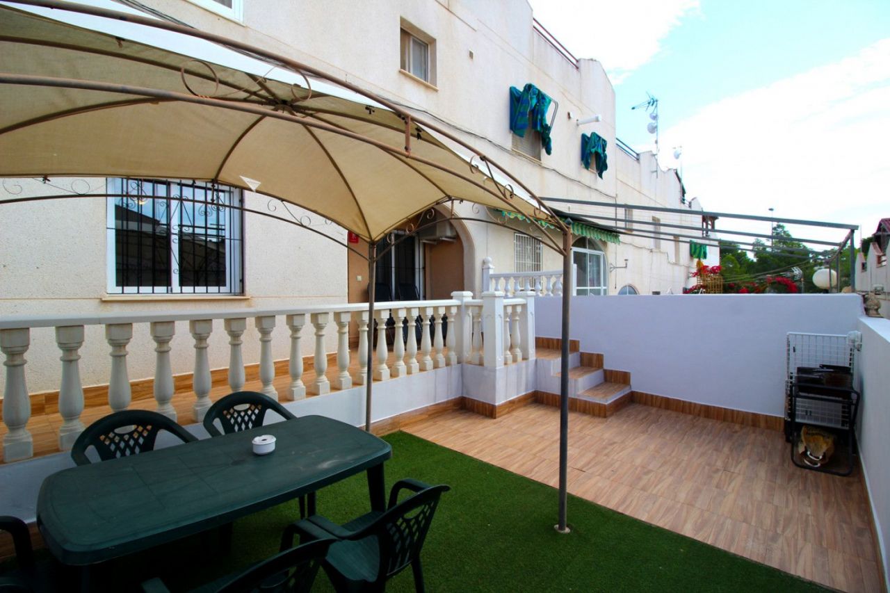 Bungalow in Torrevieja, Spain, 70 sq.m - picture 1