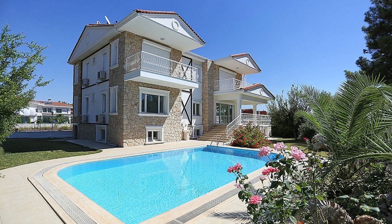 House in Antalya, Turkey, 525 sq.m - picture 1