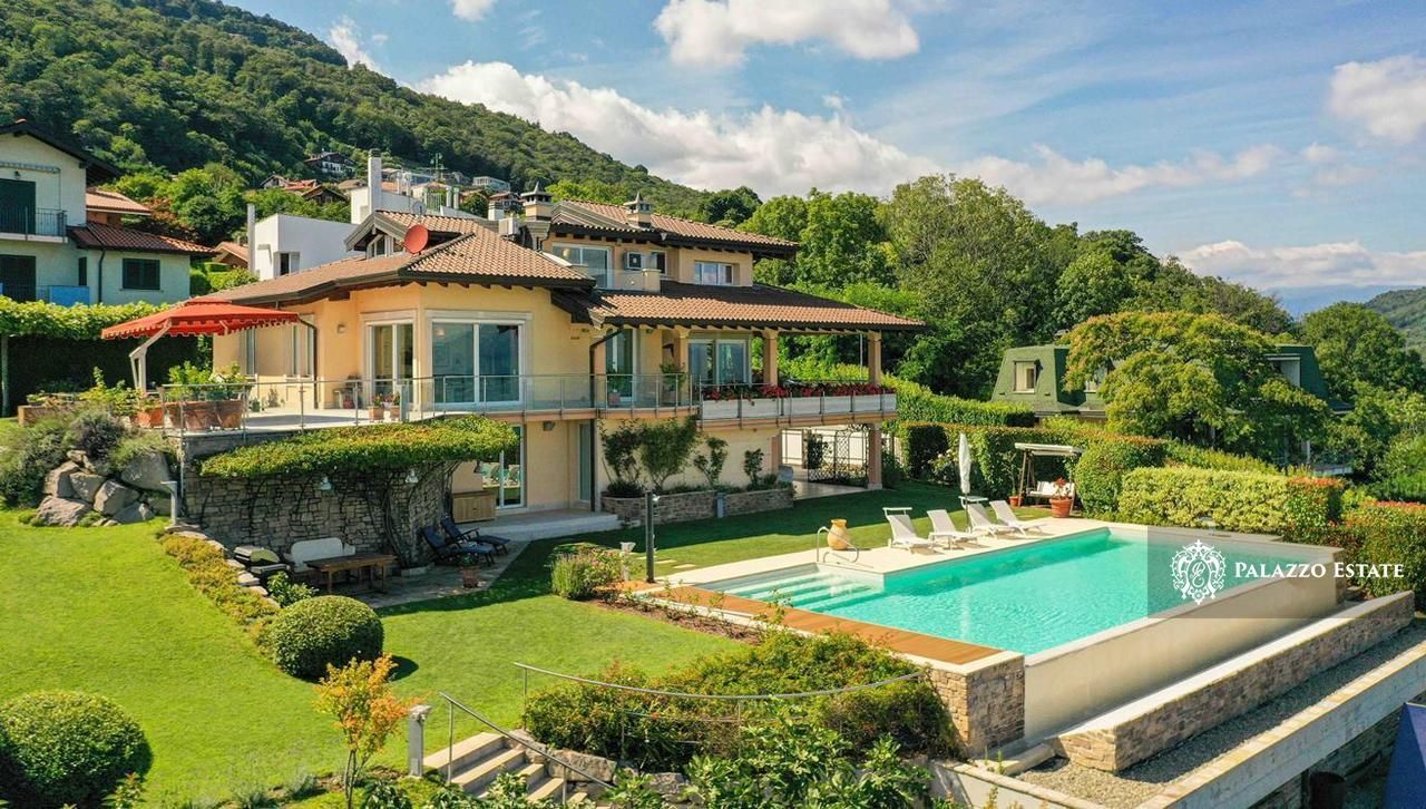 Villa en Massino Visconti, Italia, 450 m2 - imagen 1