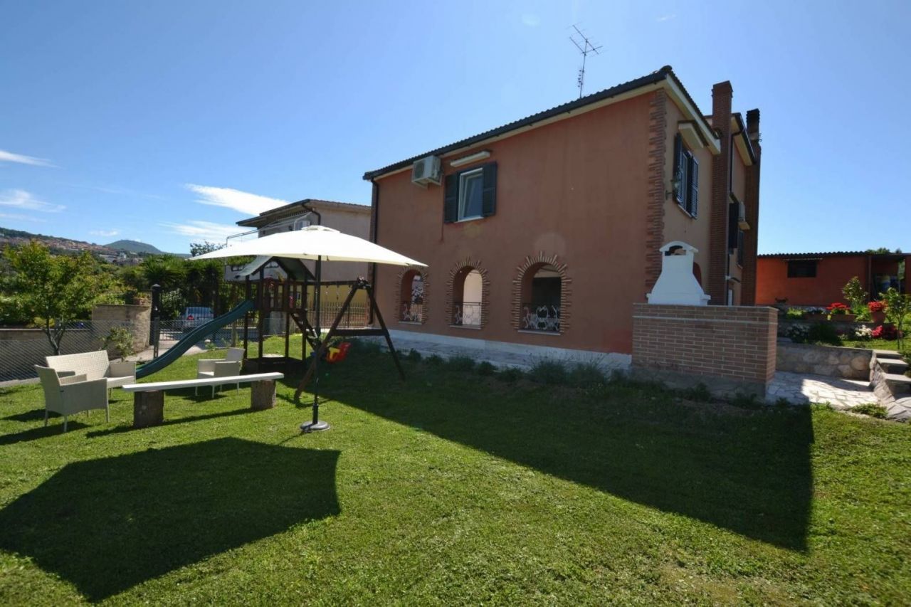Villa in Velletri, Italy, 400 sq.m - picture 1