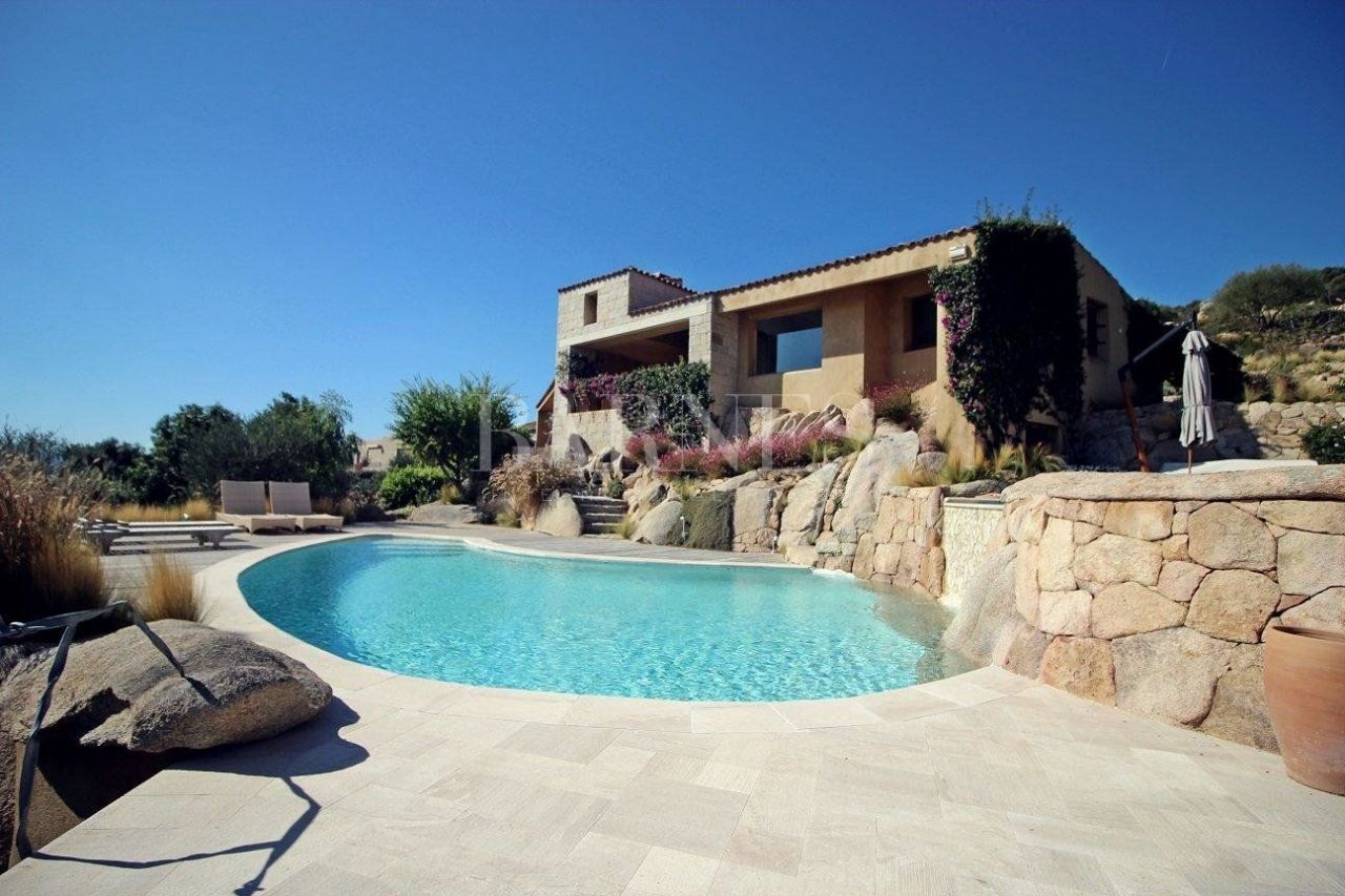 House in San Teodoro, Italy, 350 sq.m - picture 1