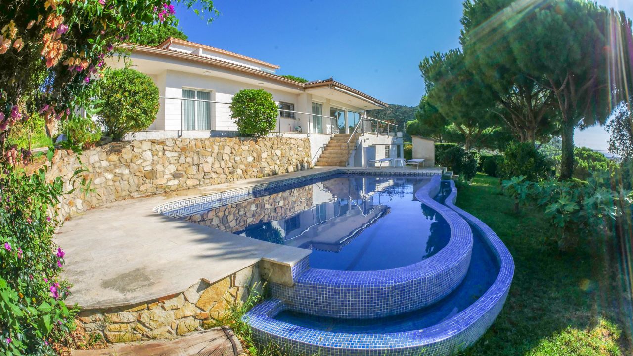 Villa on Costa Brava, Spain, 383 sq.m - picture 1