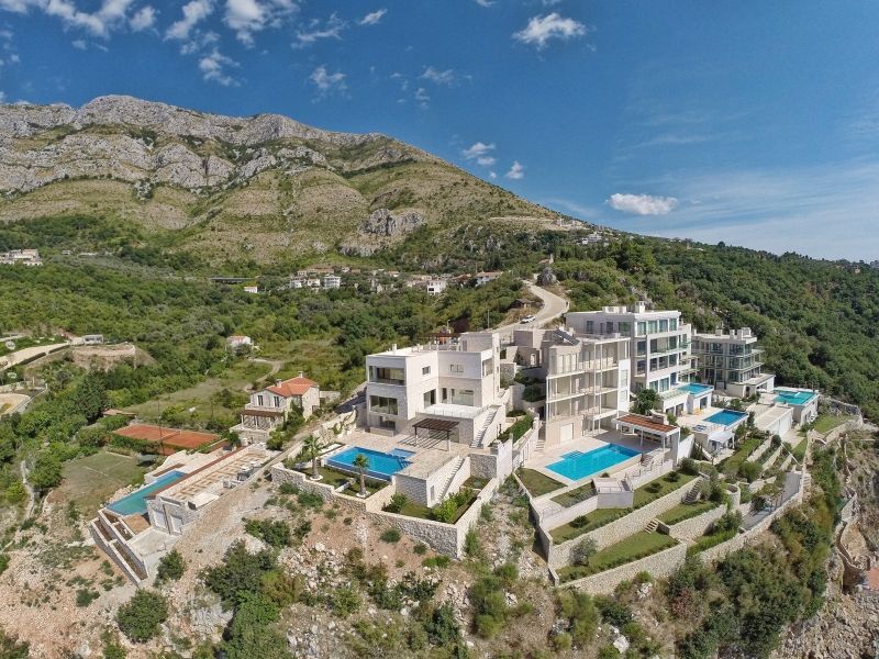 Villa in Rezevici, Montenegro, 570 sq.m - picture 1