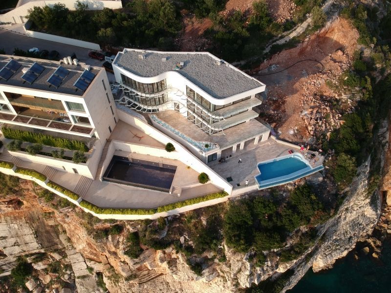 Villa in Rezevici, Montenegro, 760 sq.m - picture 1