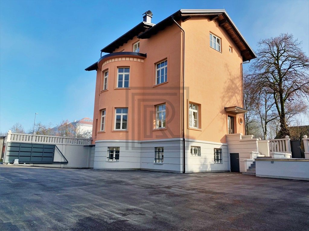 Villa en Liubliana, Eslovenia, 350.4 m2 - imagen 1