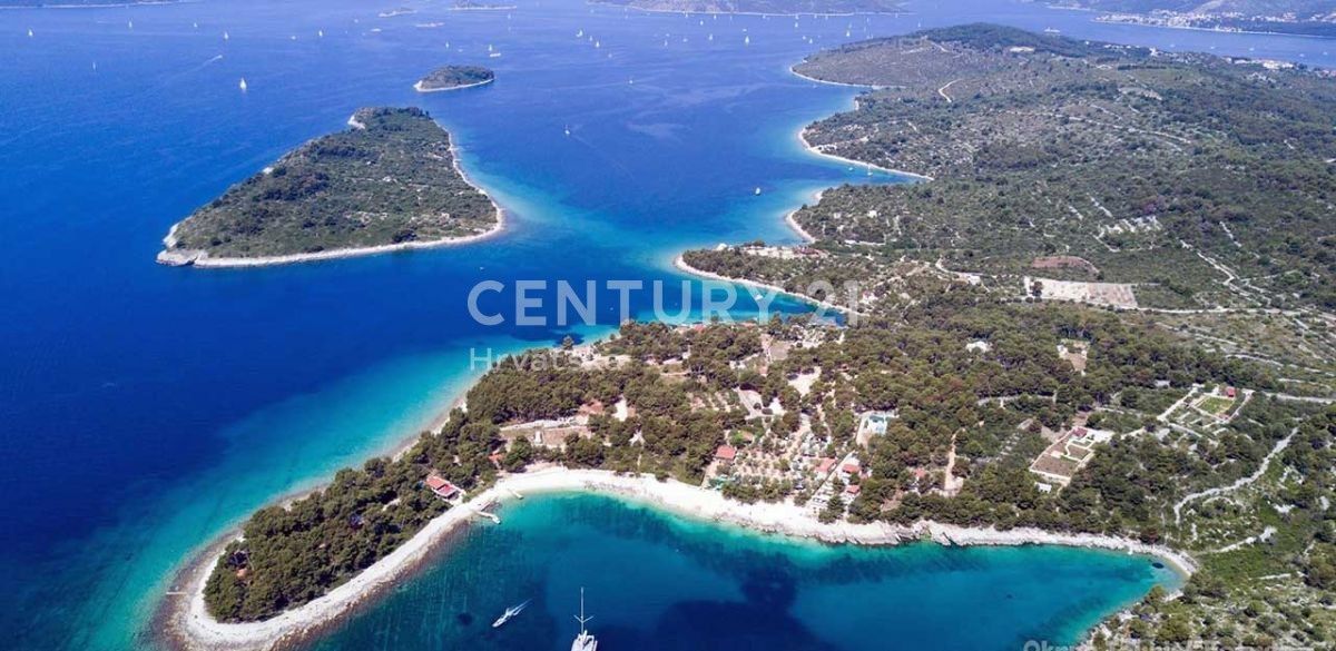 Land in Okrug, Croatia, 3 400 sq.m - picture 1