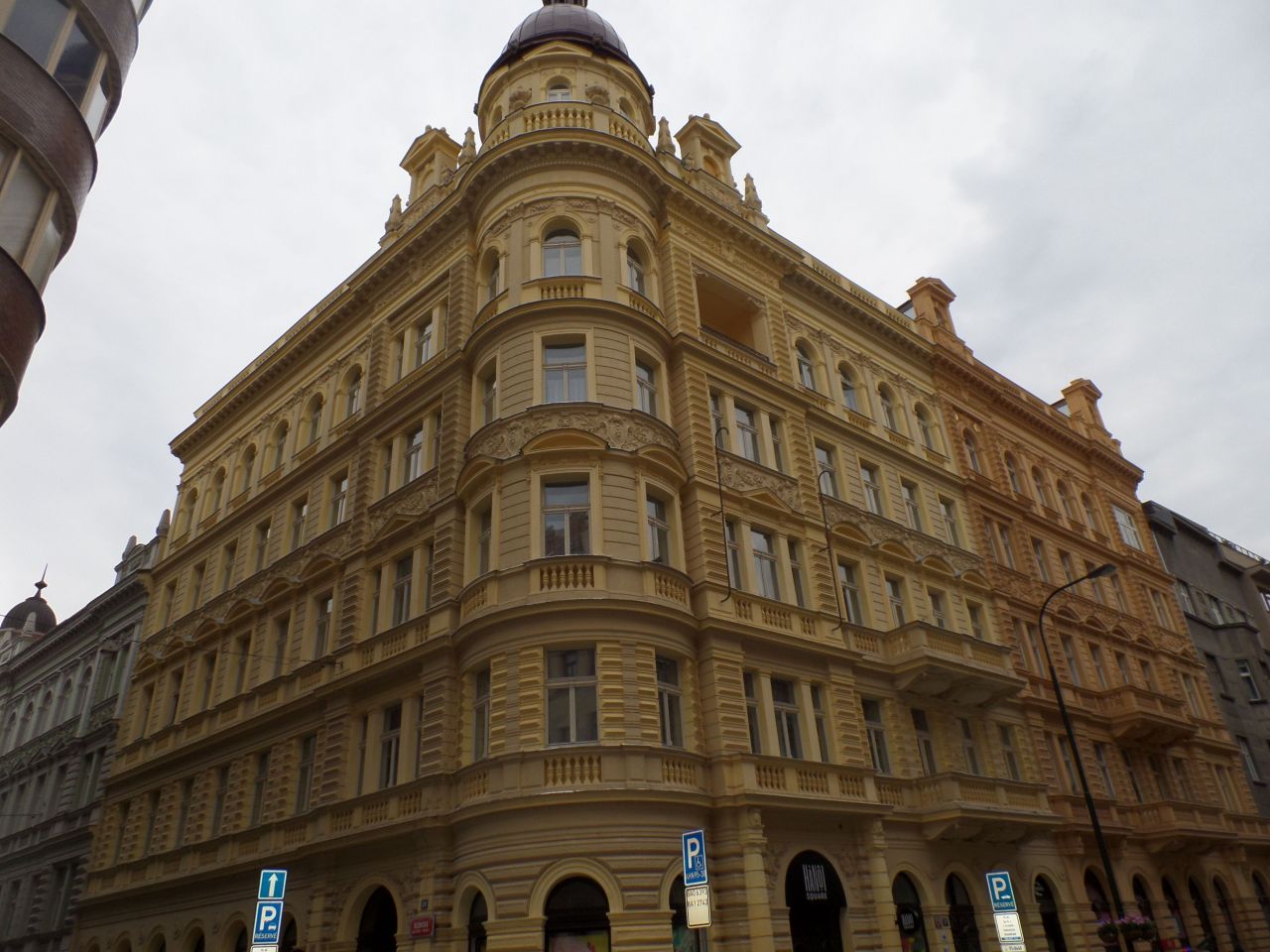 Gewerbeimmobilien in Prag, Tschechien, 61 m2 - Foto 1