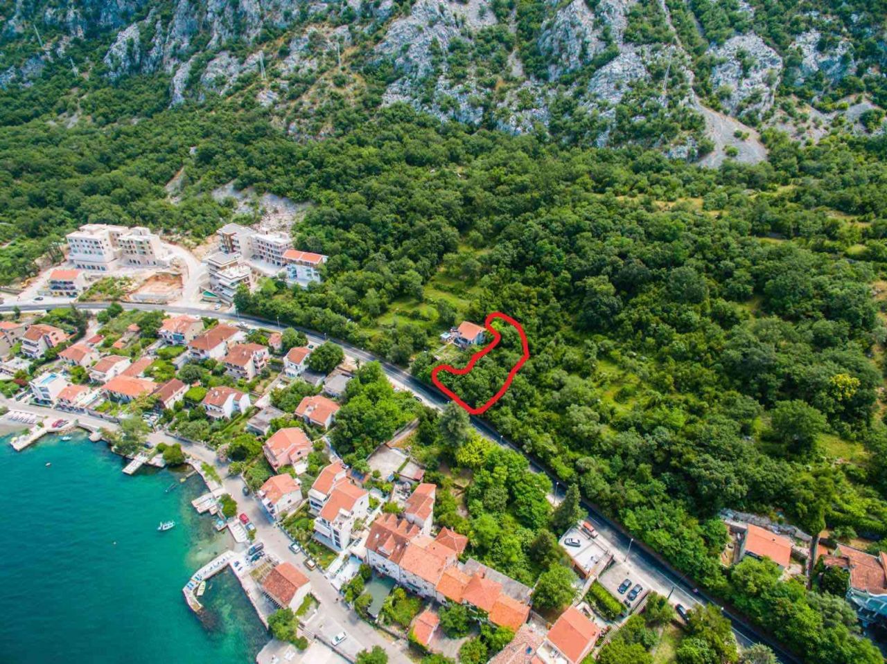 Land in Kotor, Montenegro, 732 sq.m - picture 1