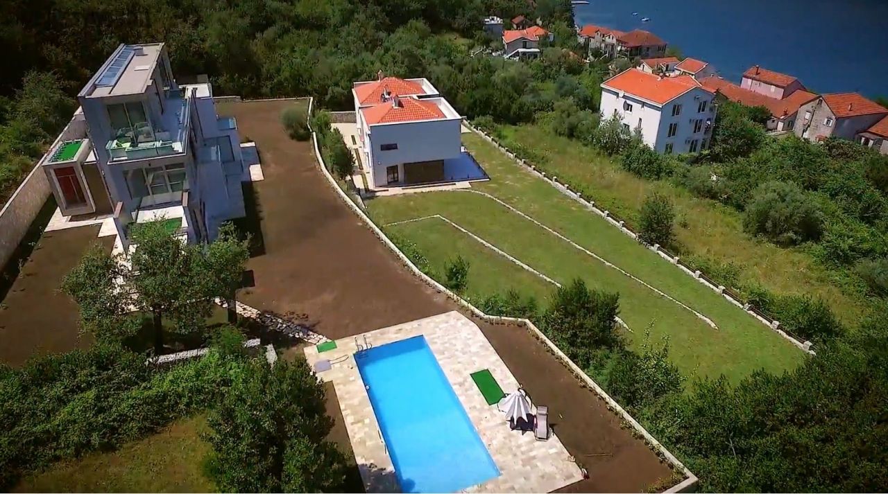 Casa adosada en Prcanj, Montenegro, 137 m2 - imagen 1