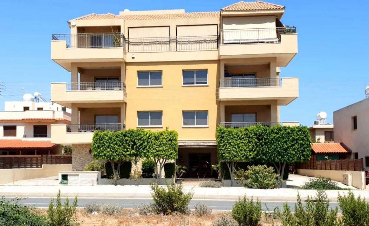 Commercial property in Limassol, Cyprus, 693 sq.m - picture 1