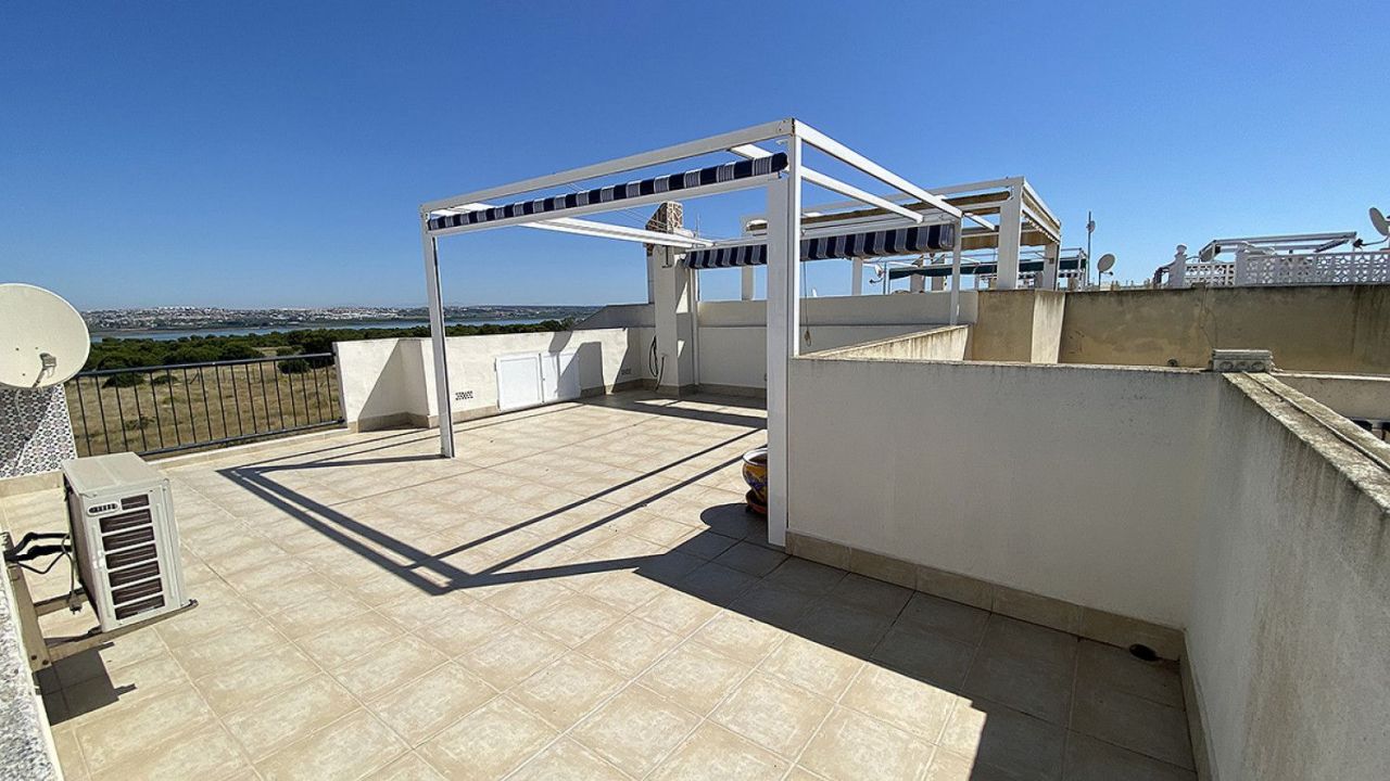 Bungalow in Torrevieja, Spain, 68 sq.m - picture 1