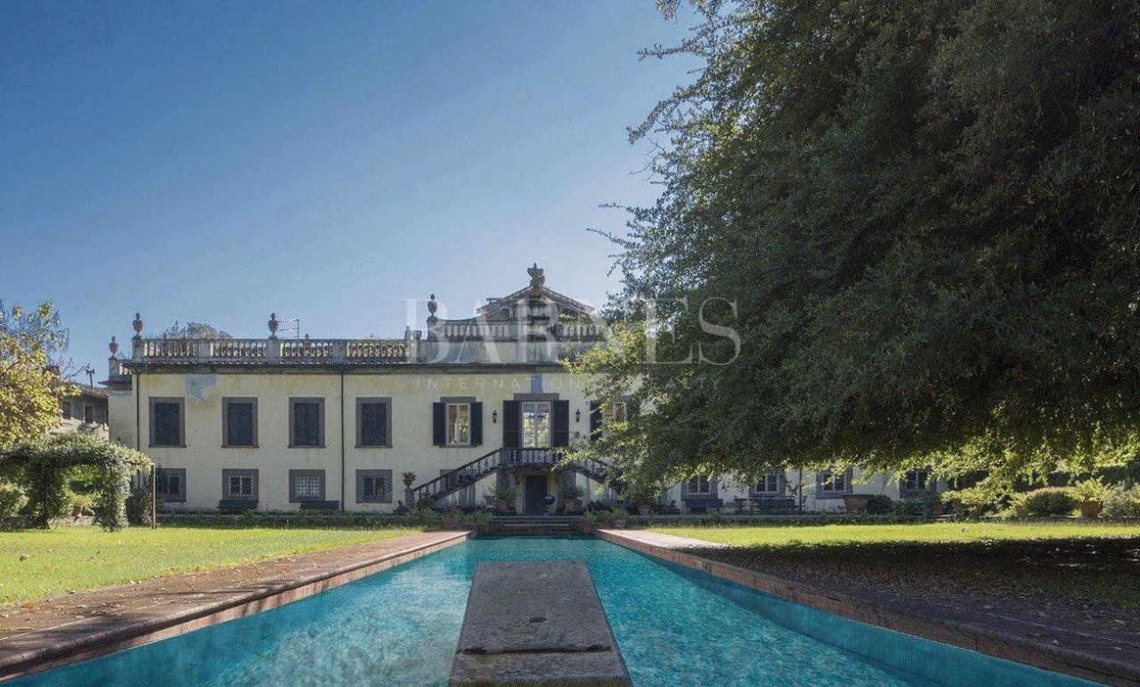 Casa Lucca, Italia, 2 450 m2 - imagen 1