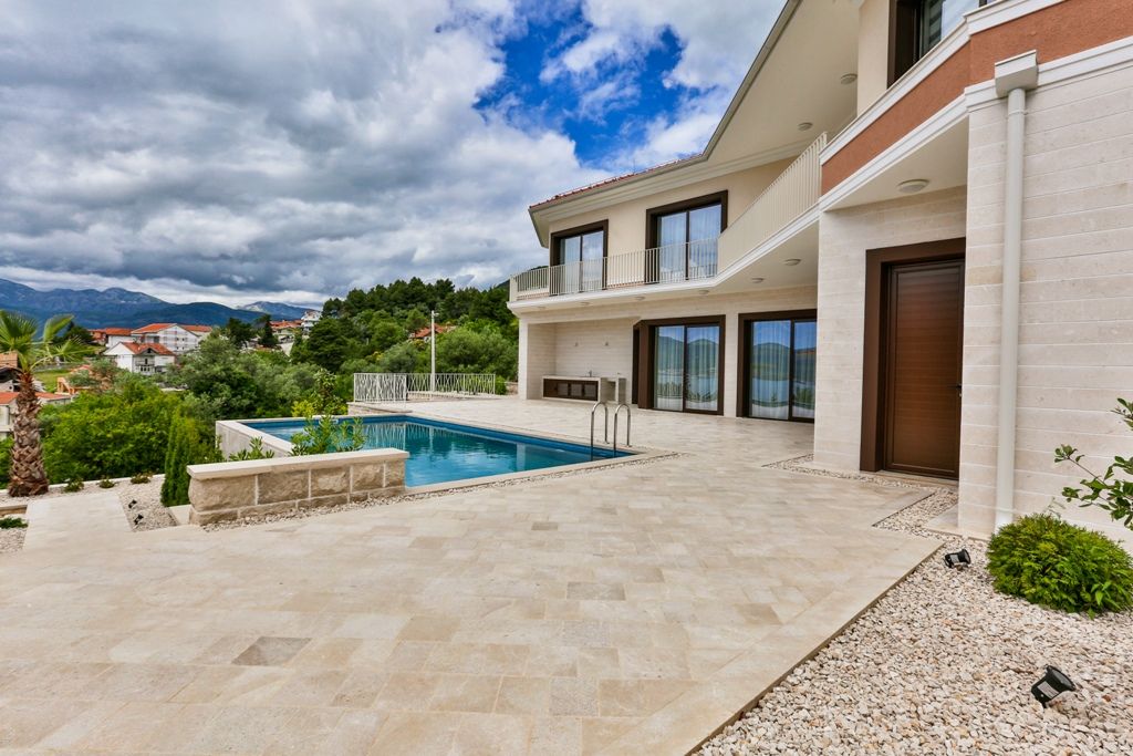 Villa in Tivat, Montenegro, 290 sq.m - picture 1