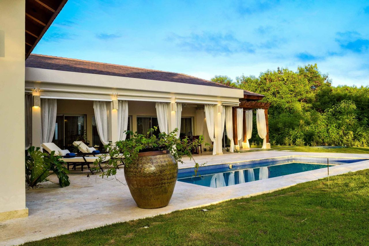 Villa in Bavaro, Dominican Republic, 290 sq.m - picture 1