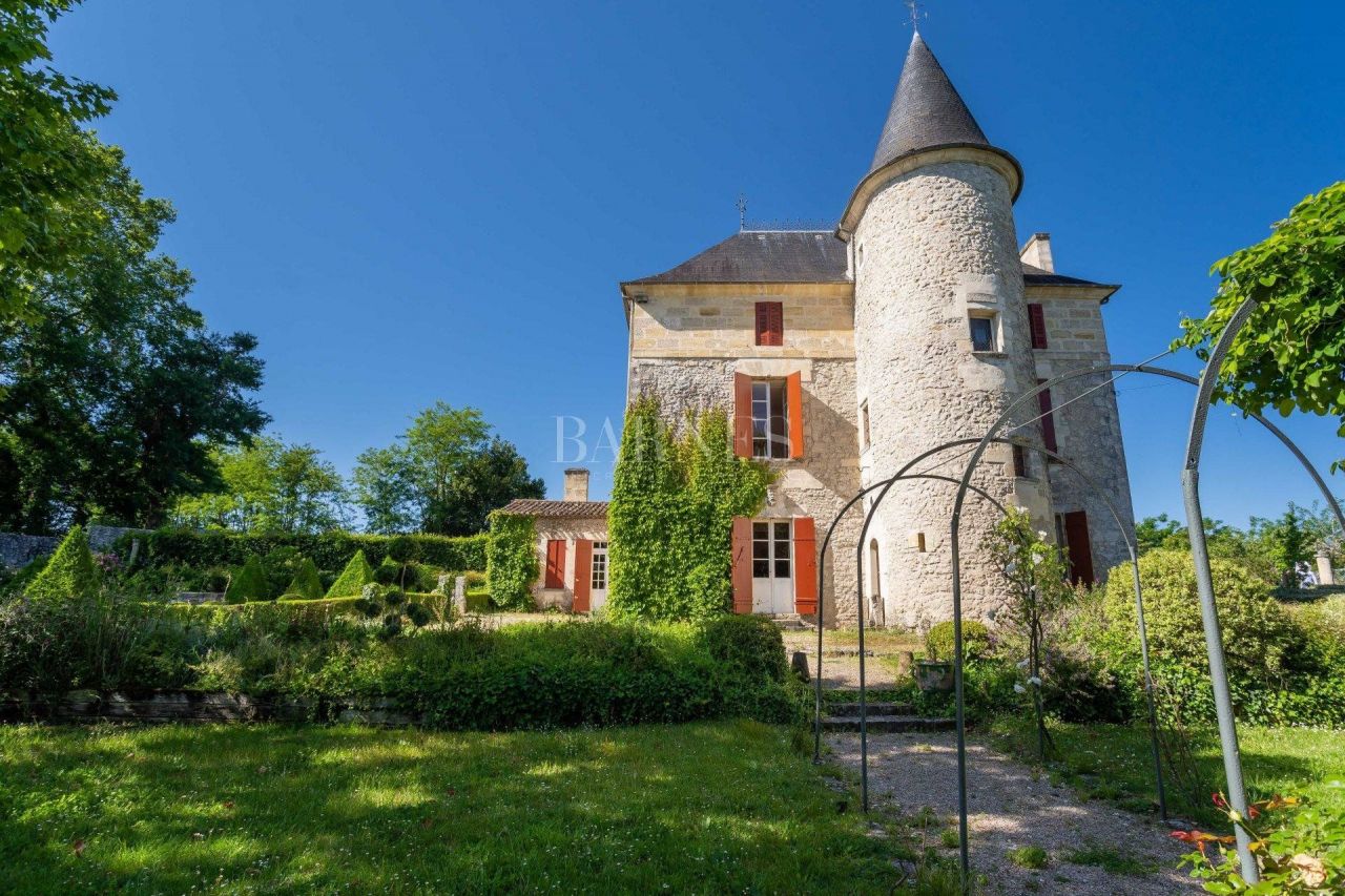 Maison à Bordeaux, France, 359 m2 - image 1