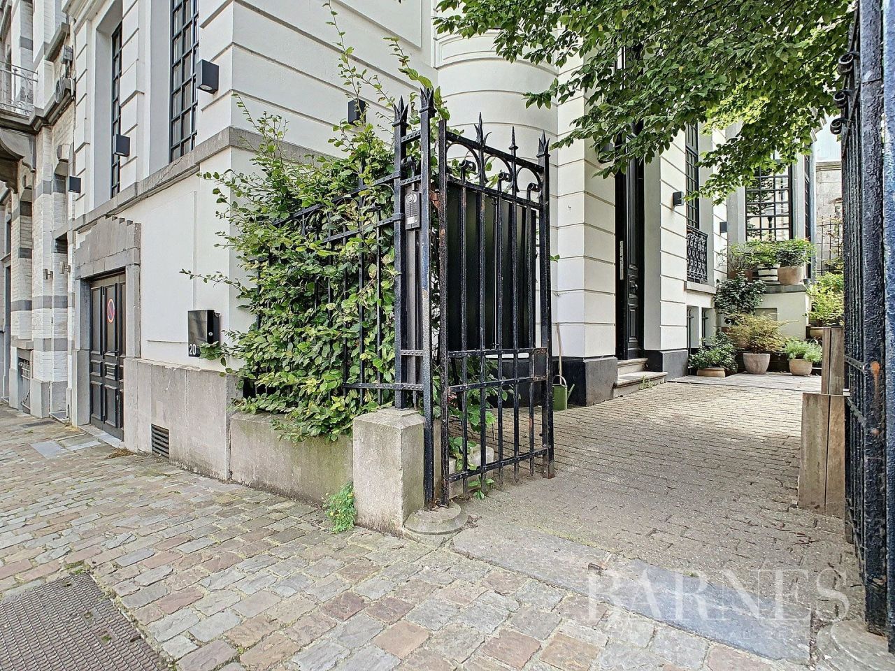 House in Bruxelles, Belgium, 335 sq.m - picture 1
