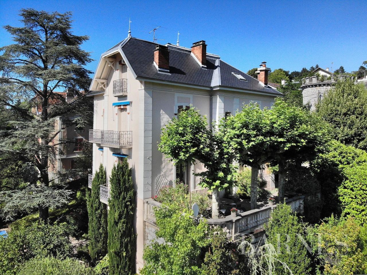 House Aix-les-Bains, France, 333 sq.m - picture 1