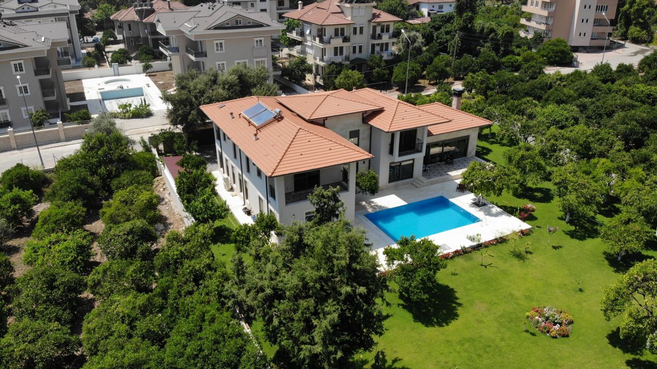 Villa in Kemer, Türkei, 380 m2 - Foto 1