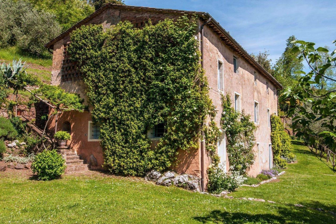 House Pescaglia, Italy - picture 1