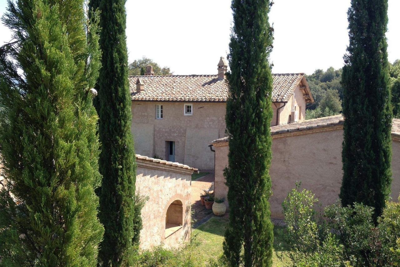 House in Montalcino, Italy - picture 1