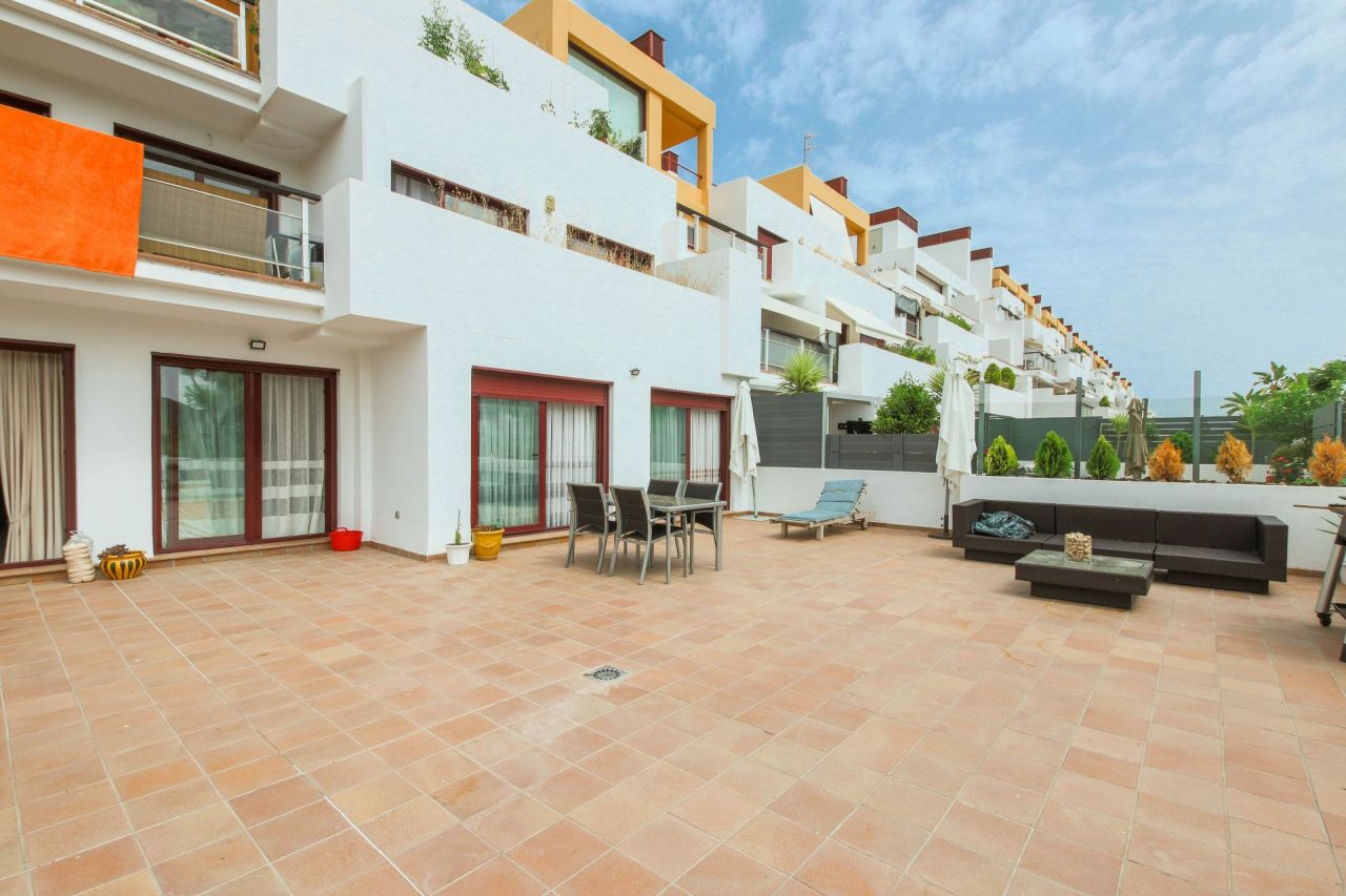 Apartment in Estepona, Spain, 200 sq.m - picture 1