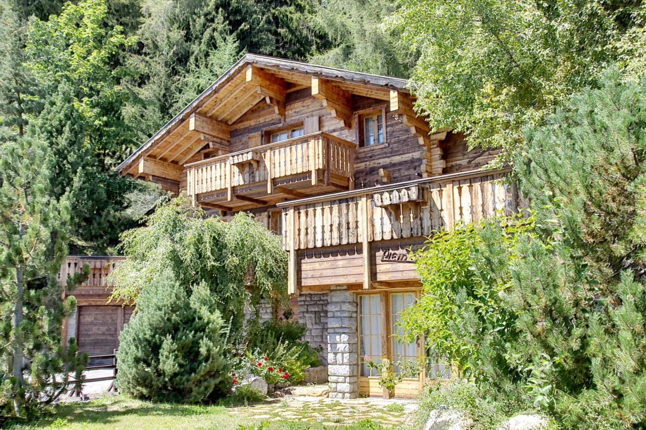 House AnzÃ¨re, Switzerland, 300 sq.m - picture 1