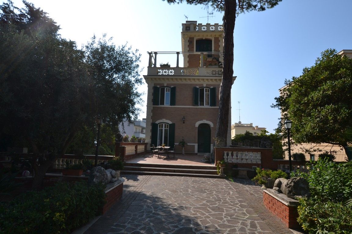 Villa in Anzio, Italien, 230 m2 - Foto 1
