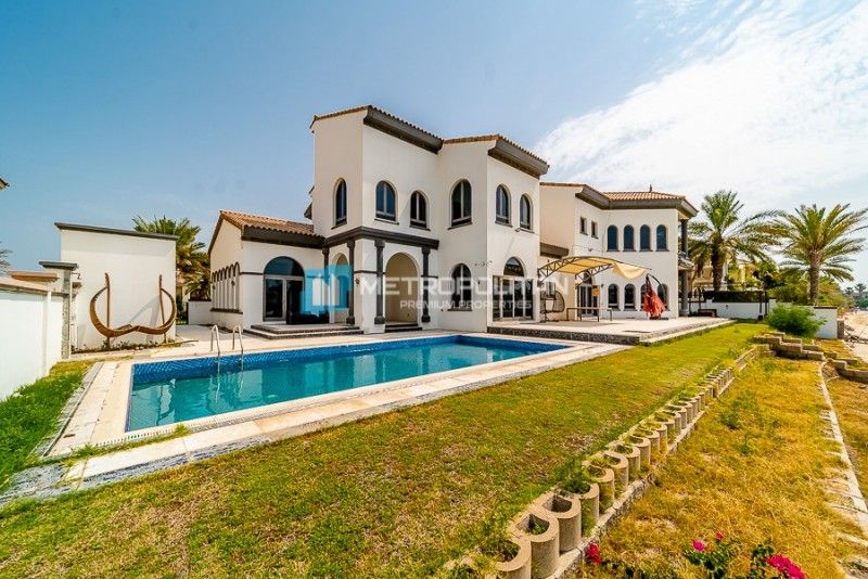 Villa in Dubai, UAE, 650 sq.m - picture 1