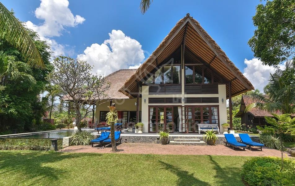 Villa in Singaraja, Indonesien, 336 m2 - Foto 1