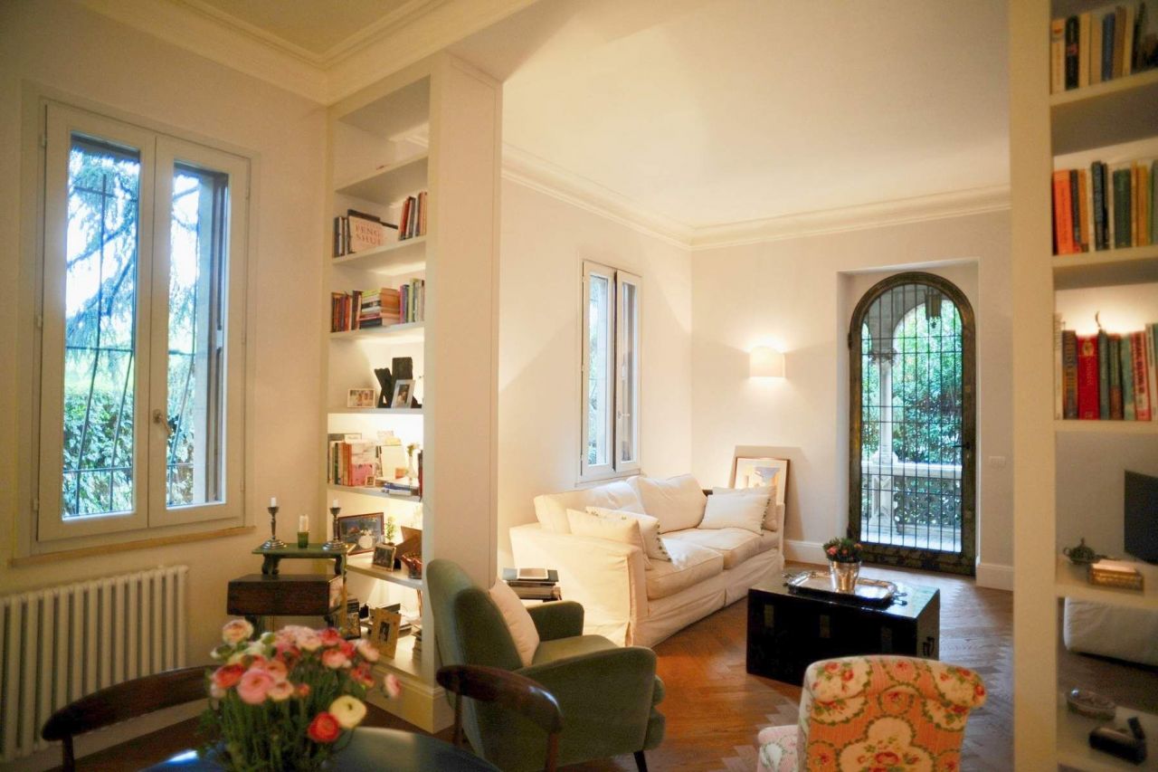 Apartment in Verona, Italy, 160 sq.m - picture 1