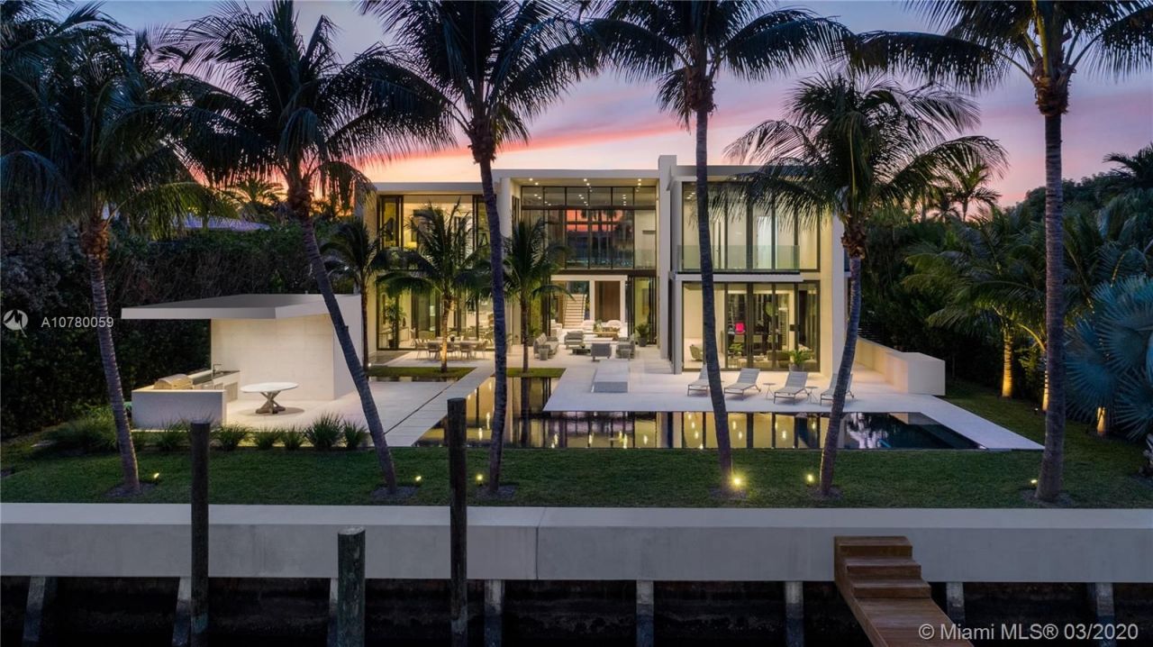 Maison à Miami, États-Unis, 887 m2 - image 1