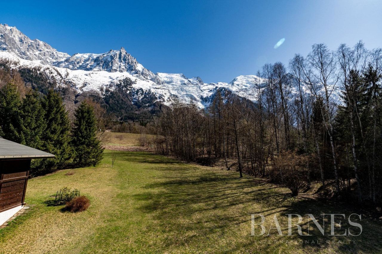 Land in Chamonix, France, 2 750 sq.m - picture 1