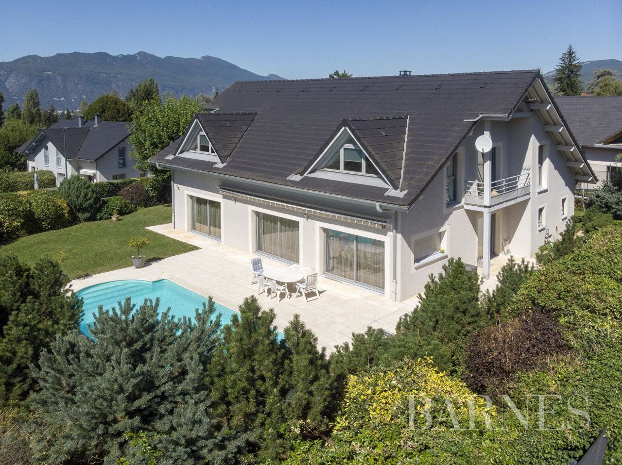 Maison à Aix-les-Bains, France, 253.84 m2 - image 1