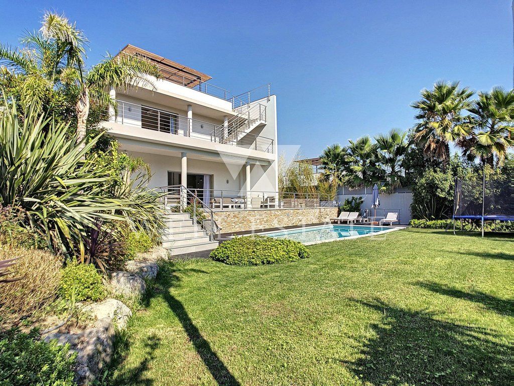 Villa in Cannes, France, 315 sq.m - picture 1