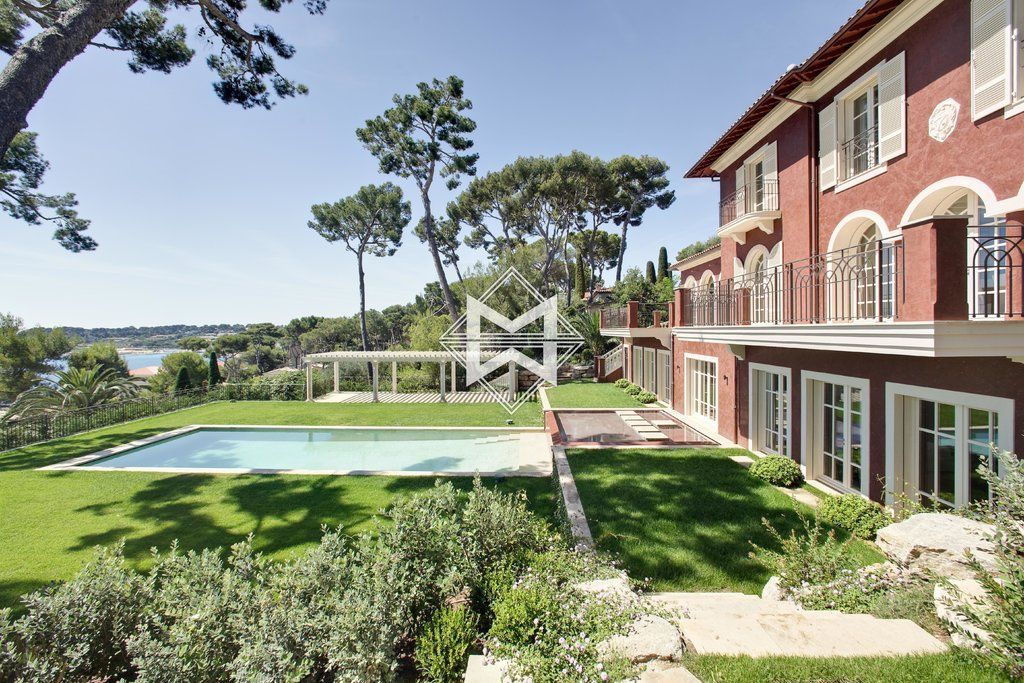 Villa in Cap d'Antibes, France, 540 sq.m - picture 1