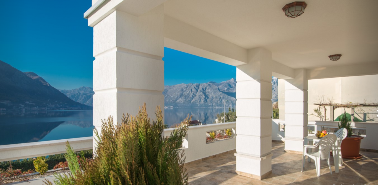 Villa en Dobrota, Montenegro, 536 m2 - imagen 1