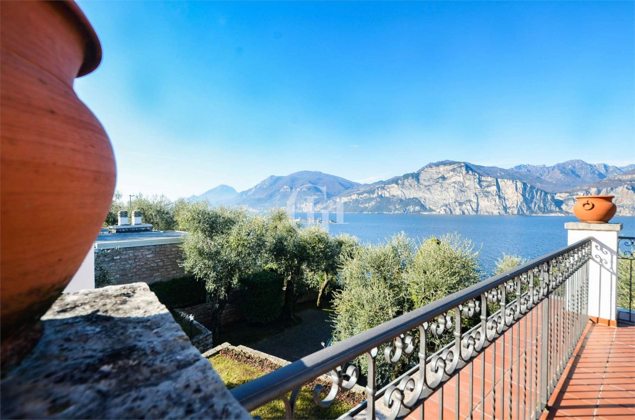 Villa por Lago de Garda, Italia, 250 m2 - imagen 1