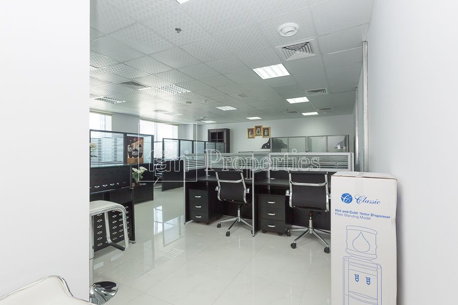 Oficina en Dubái, EAU, 95 m2 - imagen 1