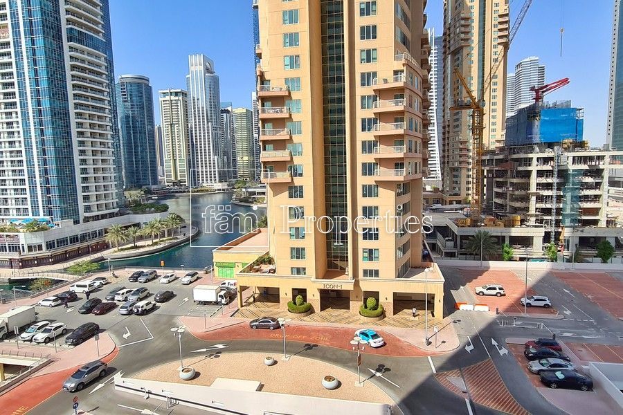 Office in Dubai, UAE, 950 sq.m - picture 1