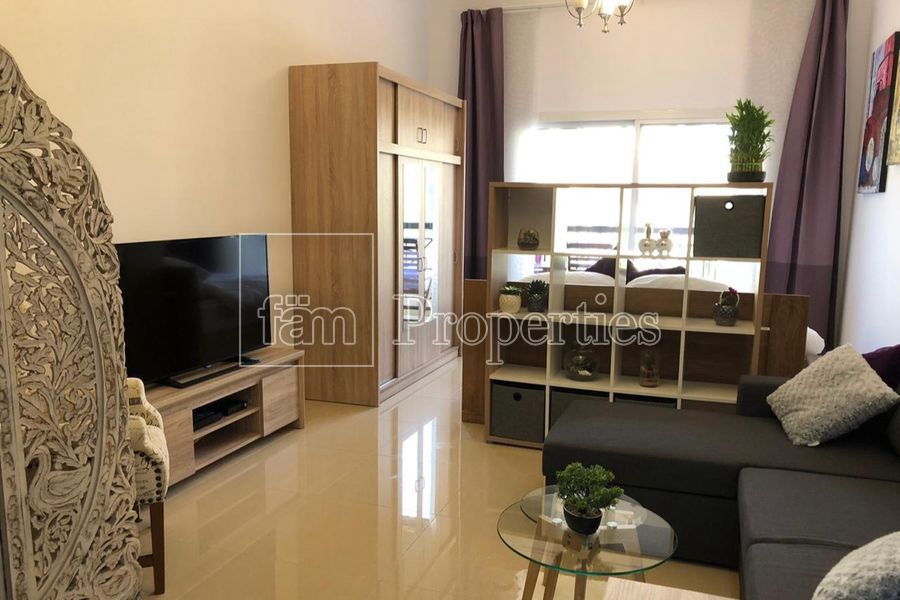 Apartment in Dubai, UAE, 46 sq.m - picture 1