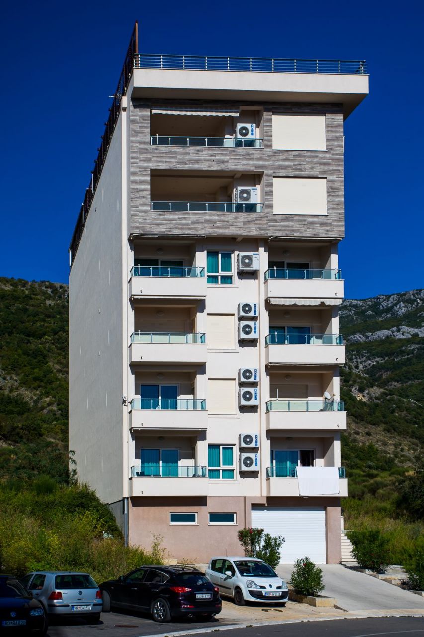Flat in Becici, Montenegro, 55 sq.m - picture 1