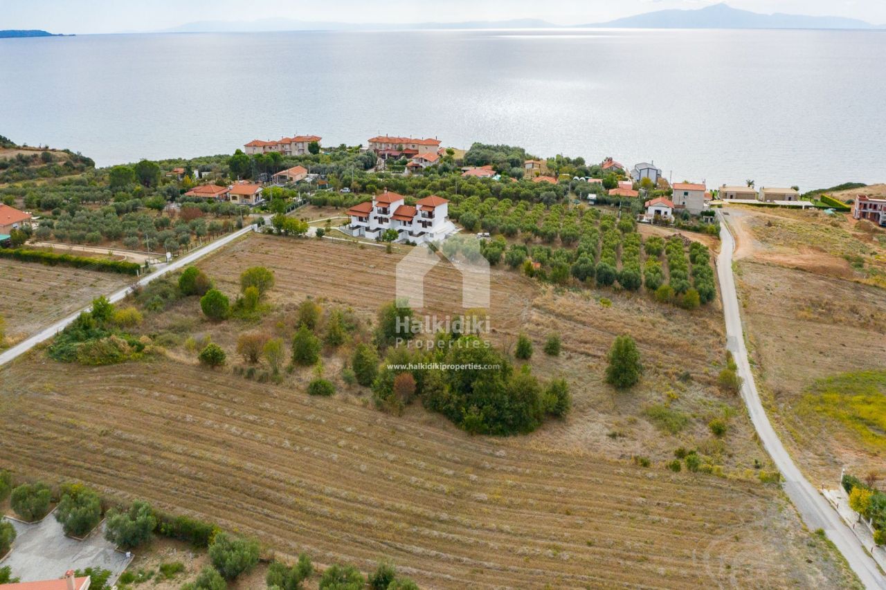 Land in Nea Propontida, Greece, 4 853 sq.m - picture 1